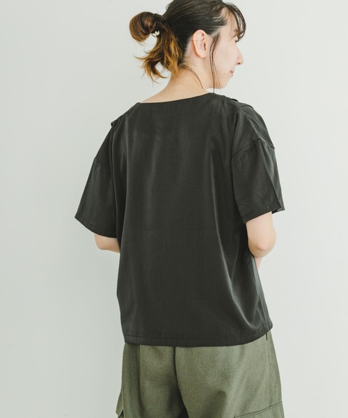 ITEMS URBANRESEARCH（アイテムズ アーバンリサーチ）の「Vネックブラウス（Tシャツ/カットソー・レディース・オフホワイト/グレー系その他/ブラック・FREE）」の14枚目の写真