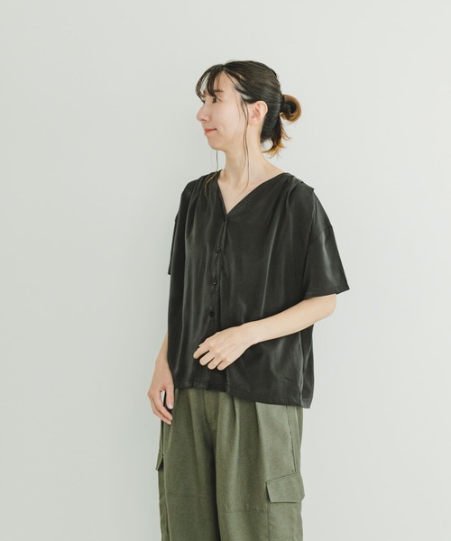 ITEMS URBANRESEARCH（アイテムズ アーバンリサーチ）の「Vネックブラウス（Tシャツ/カットソー・レディース・オフホワイト/グレー系その他/ブラック・FREE）」の15枚目の写真