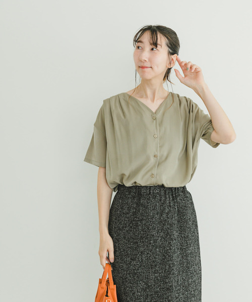 ITEMS URBANRESEARCH（アイテムズ アーバンリサーチ）の「Vネックブラウス（Tシャツ/カットソー・レディース・オフホワイト/グレー系その他/ブラック・FREE）」の19枚目の写真