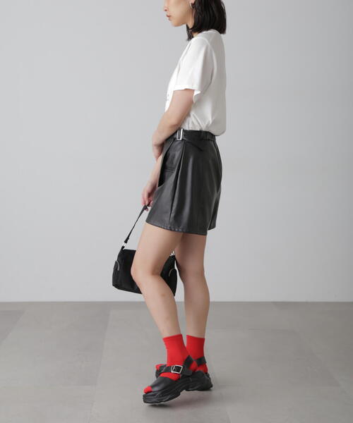 FREE'S MART（フリーズマート）の「◆合皮ミニスカパン（その他パンツ・レディース・ブラウン/ブラック・MEDIUM/SMALL）」の4枚目の写真