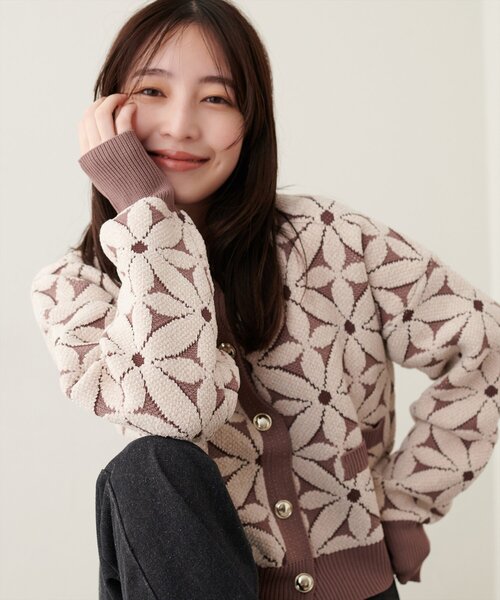 natural couture（ナチュラルクチュール）の「【WEB限定】モールヤーンお花ジャガードカーデ（カーディガン/ボレロ・レディース・ブラック/オフホワイト/チャコールグレー/ベージュ/モカ・FREE）」の4枚目の写真