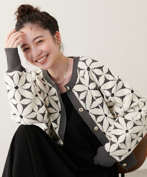 natural couture（ナチュラルクチュール）の「【WEB限定】モールヤーンお花ジャガードカーデ（カーディガン/ボレロ・レディース・ブラック/オフホワイト/チャコールグレー/ベージュ/モカ・FREE）」の6枚目の写真