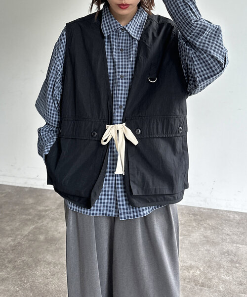 CPCM（シーピーシーエム）の「NCリボンベスト（ベスト・レディース・カーキ/ブラック・LARGE/MEDIUM）」の2枚目の写真