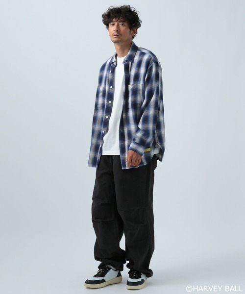 BAYFLOW(ベイフロー)の「【SMILEY FACE(スマイリーフェイス)】HELLOSMILYカジュアル長袖シャツ(シャツ/ブラウス・メンズ・グレー系/ブラック系/ブルー系/ブルー系1・LARGE/MEDIUM)」の8枚目の写真