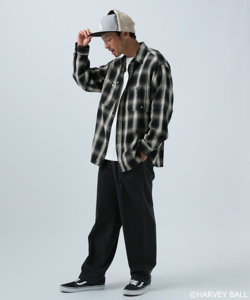 BAYFLOW(ベイフロー)の「【SMILEY FACE(スマイリーフェイス)】HELLOSMILYカジュアル長袖シャツ(シャツ/ブラウス・メンズ・グレー系/ブラック系/ブルー系/ブルー系1・LARGE/MEDIUM)」の10枚目の写真