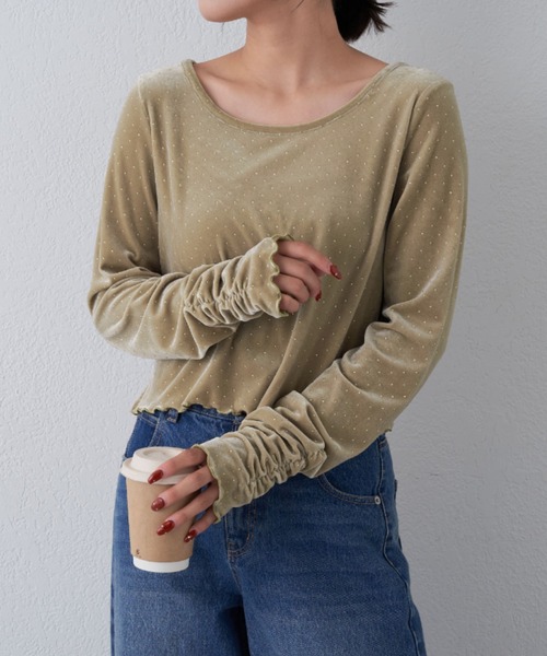 WILLOW（ウィロー）の「【WILLOW】ベロアスタッズトップス（Tシャツ/カットソー・レディース・ブラック/ベージュ・ONE SIZE）」の3枚目の写真