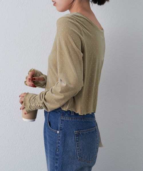 WILLOW（ウィロー）の「【WILLOW】ベロアスタッズトップス（Tシャツ/カットソー・レディース・ブラック/ベージュ・ONE SIZE）」の4枚目の写真