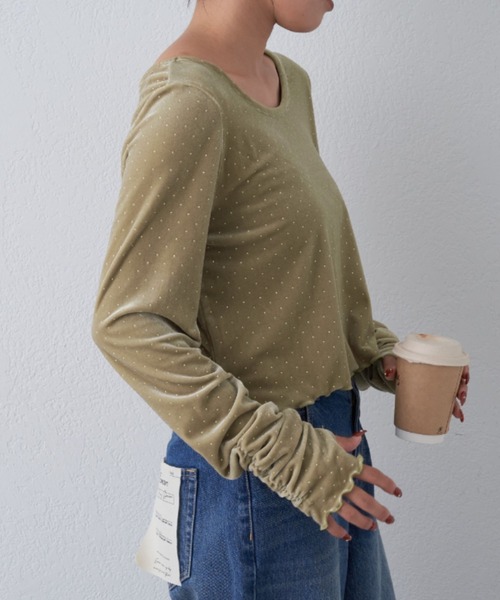 WILLOW（ウィロー）の「【WILLOW】ベロアスタッズトップス（Tシャツ/カットソー・レディース・ブラック/ベージュ・ONE SIZE）」の6枚目の写真