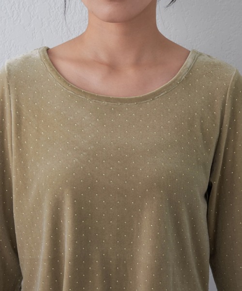 WILLOW（ウィロー）の「【WILLOW】ベロアスタッズトップス（Tシャツ/カットソー・レディース・ブラック/ベージュ・ONE SIZE）」の14枚目の写真