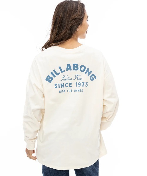 BILLABONG(ビラボン)の「BILLABONG レディース FELLIN FREE LOOSE LS ロンT 【2024年秋冬モデル】/ビラボンバックプリント長袖ロゴロンT(Tシャツ/カットソー・レディース・ブラック/パープル系その他/ホワイト系その他・MEDIUM/LARGE)」の1枚目の写真