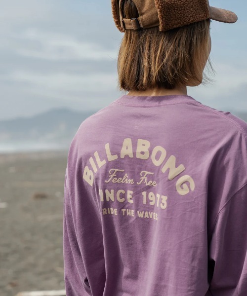 BILLABONG(ビラボン)の「BILLABONG レディース FELLIN FREE LOOSE LS ロンT 【2024年秋冬モデル】/ビラボンバックプリント長袖ロゴロンT(Tシャツ/カットソー・レディース・ブラック/パープル系その他/ホワイト系その他・MEDIUM/LARGE)」の3枚目の写真