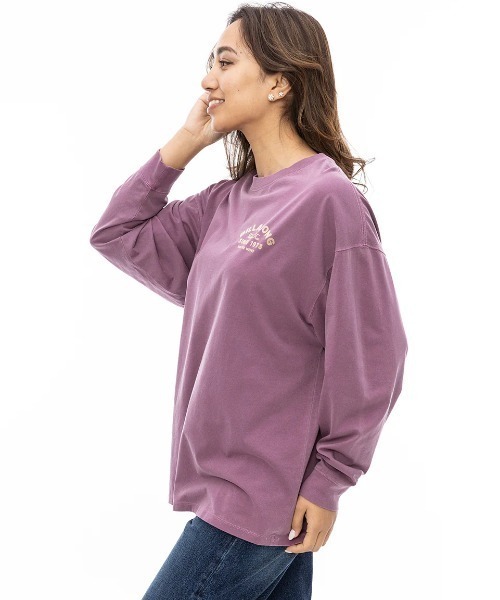 BILLABONG(ビラボン)の「BILLABONG レディース FELLIN FREE LOOSE LS ロンT 【2024年秋冬モデル】/ビラボンバックプリント長袖ロゴロンT(Tシャツ/カットソー・レディース・ブラック/パープル系その他/ホワイト系その他・MEDIUM/LARGE)」の12枚目の写真