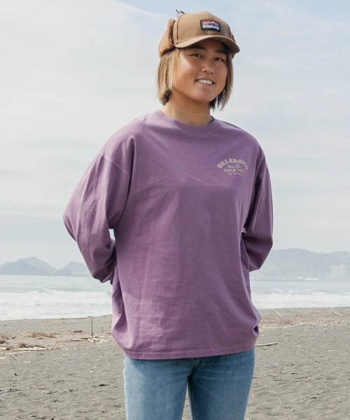 BILLABONG(ビラボン)の「BILLABONG レディース FELLIN FREE LOOSE LS ロンT 【2024年秋冬モデル】/ビラボンバックプリント長袖ロゴロンT(Tシャツ/カットソー・レディース・ブラック/パープル系その他/ホワイト系その他・MEDIUM/LARGE)」の10枚目の写真