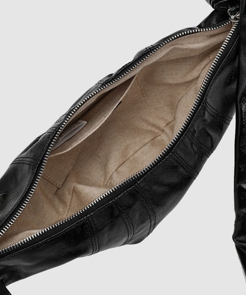 LEMAIRE（ルメール）の「SMALL CROISSANT BAG（ショルダーバッグ・レディース・ブラック/グレー/ブラウン・OS）」の7枚目の写真