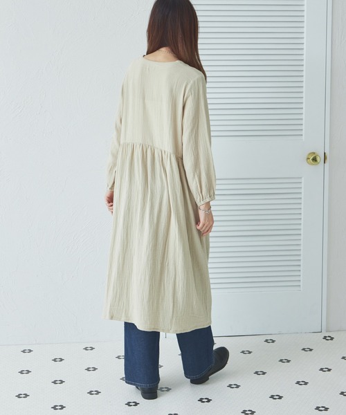 pairmanon(ペアマノン)の「【ママサイズ】ダブルガーゼ マタニティワンピース(ワンピース・レディース・チャコールグレー/ブルー/ベージュ/ダークブルー・FREE)」の12枚目の写真