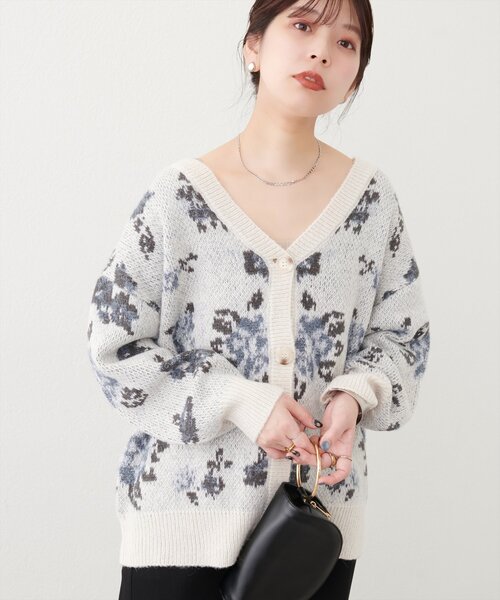 natural couture(ナチュラルクチュール)の「ラメ入りフラワージャガードゆるカーデ(カーディガン/ボレロ・レディース・ライトベージュ/オフホワイト/チャコールグレー/ピンク・FREE)」の15枚目の写真