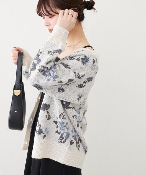 natural couture(ナチュラルクチュール)の「ラメ入りフラワージャガードゆるカーデ(カーディガン/ボレロ・レディース・ライトベージュ/オフホワイト/チャコールグレー/ピンク・FREE)」の17枚目の写真