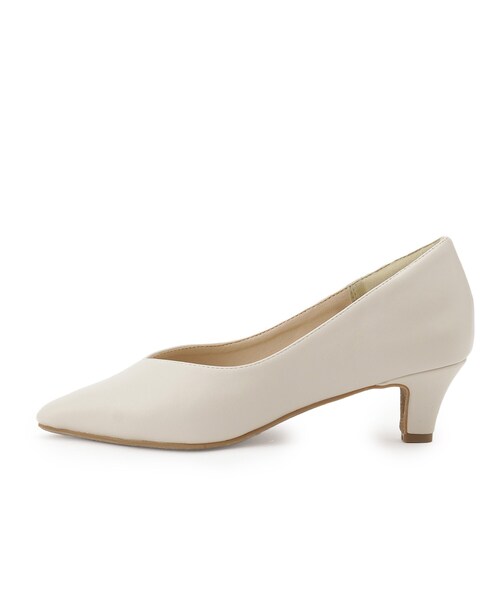 SHOO・LA・RUE（シューラルー）の「【通勤/セレモニー】Vカットデザインで足が美しく見える ベーシック5cmパンプス（パンプス・レディース・ブラック/アイボリー・45/35/25）」の4枚目の写真
