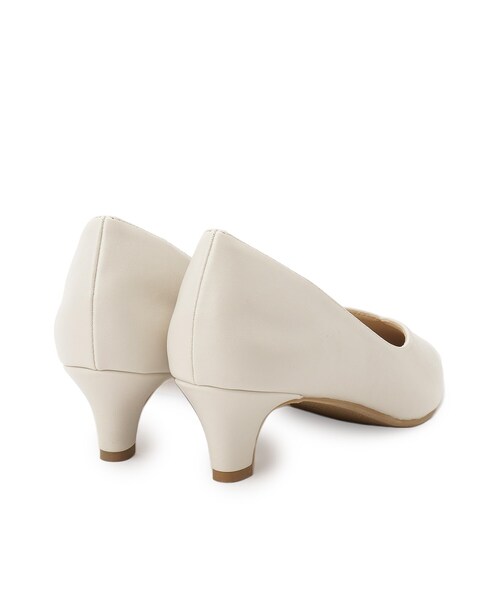 SHOO・LA・RUE（シューラルー）の「【通勤/セレモニー】Vカットデザインで足が美しく見える ベーシック5cmパンプス（パンプス・レディース・ブラック/アイボリー・45/35/25）」の5枚目の写真