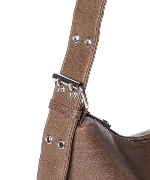 INGNI（イング）の「ハトメショルダーバッグ（ショルダーバッグ・レディース・ブラウン/ブラック・ONE SIZE）」の6枚目の写真