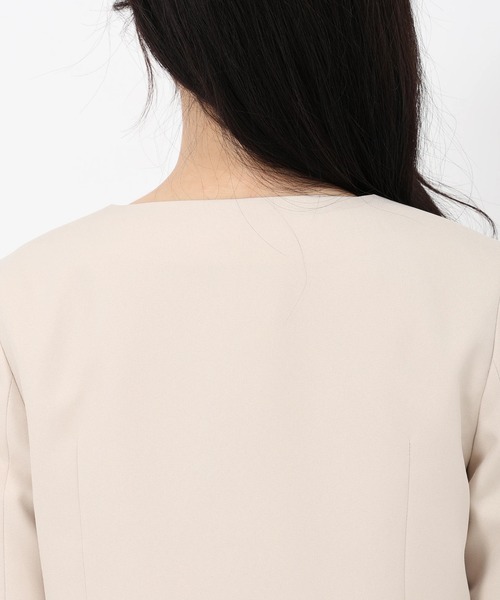 STRAWBERRY-FIELDS（ストロベリーフィールズ）の「ノーカラーコンパクトジャケット（ノーカラージャケット・レディース・ベージュ/ネイビー・2）」の8枚目の写真