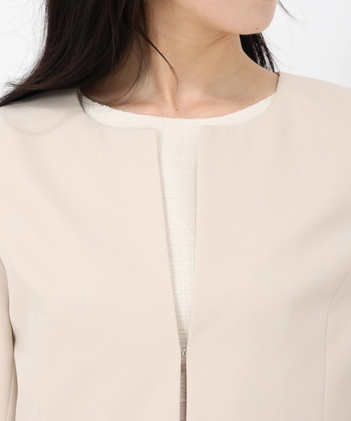 STRAWBERRY-FIELDS（ストロベリーフィールズ）の「ノーカラーコンパクトジャケット（ノーカラージャケット・レディース・ベージュ/ネイビー・2）」の7枚目の写真