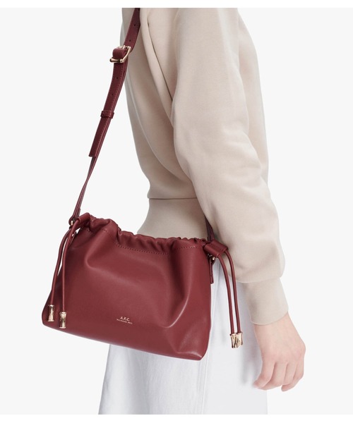 A.P.C.(アーペーセー)の「SAC NINON MINI(ショルダーバッグ・レディース・ベージュ系その他/ボルドー/ブラック/ブロンズ/ゴールド・ONESIZE)」の11枚目の写真