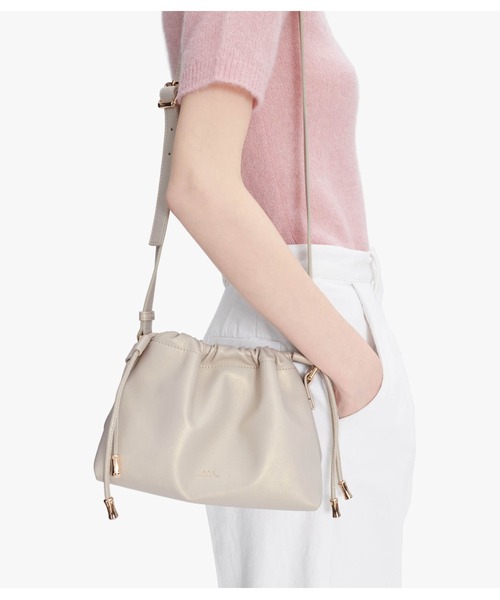 A.P.C.(アーペーセー)の「SAC NINON MINI(ショルダーバッグ・レディース・ベージュ系その他/ボルドー/ブラック/ブロンズ/ゴールド・ONESIZE)」の15枚目の写真