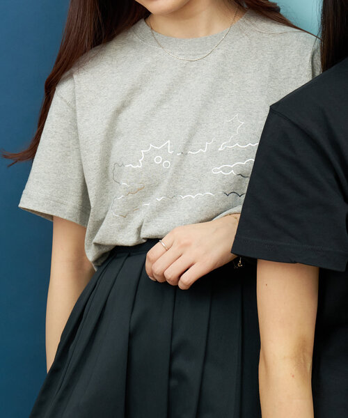 BIRTHDAY BAR(バースデイバー)の「umao×BIRTHDAY BAR ホイルプリントTシャツ(Tシャツ/カットソー・レディース・ブラック/グレー/ホワイト・0)」の6枚目の写真