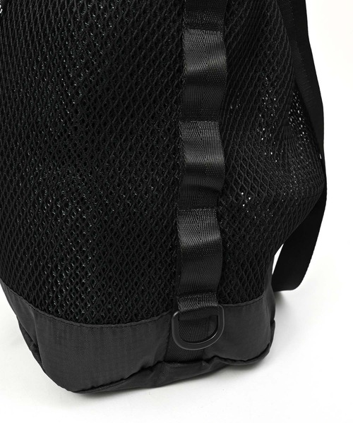 KiU(キウ)の「2WAY ダブルメッシュドローストリングショルダー(15L)(ショルダーバッグ・レディース・ブルー/ブラック/グレー/カーキ・FREE)」の14枚目の写真
