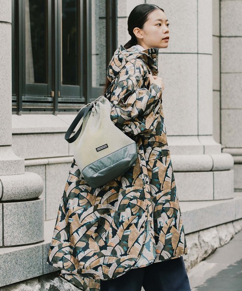 KiU(キウ)の「2WAY ダブルメッシュドローストリングショルダー(15L)(ショルダーバッグ・レディース・ブルー/ブラック/グレー/カーキ・FREE)」の8枚目の写真