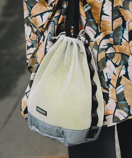KiU(キウ)の「2WAY ダブルメッシュドローストリングショルダー(15L)(ショルダーバッグ・レディース・ブルー/ブラック/グレー/カーキ・FREE)」の9枚目の写真