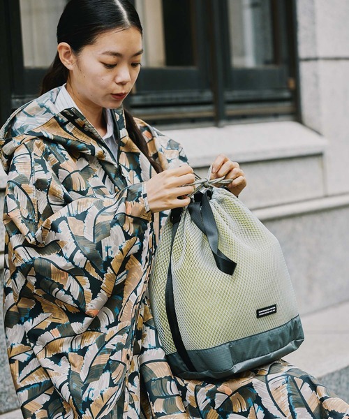KiU(キウ)の「2WAY ダブルメッシュドローストリングショルダー(15L)(ショルダーバッグ・レディース・ブルー/ブラック/グレー/カーキ・FREE)」の10枚目の写真