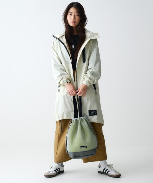 KiU(キウ)の「2WAY ダブルメッシュドローストリングショルダー(15L)(ショルダーバッグ・レディース・ブルー/ブラック/グレー/カーキ・FREE)」の5枚目の写真