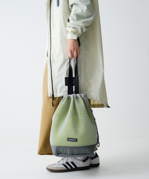 KiU(キウ)の「2WAY ダブルメッシュドローストリングショルダー(15L)(ショルダーバッグ・レディース・ブルー/ブラック/グレー/カーキ・FREE)」の6枚目の写真