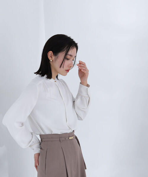 NATURAL BEAUTY BASIC（ナチュラルビューティーベーシック）の「◇バイカラートリミングブラウス（シャツ/ブラウス・レディース・ブルー系その他/ベージュ系その他/ホワイト系その他・MEDIUM/SMALL）」の5枚目の写真