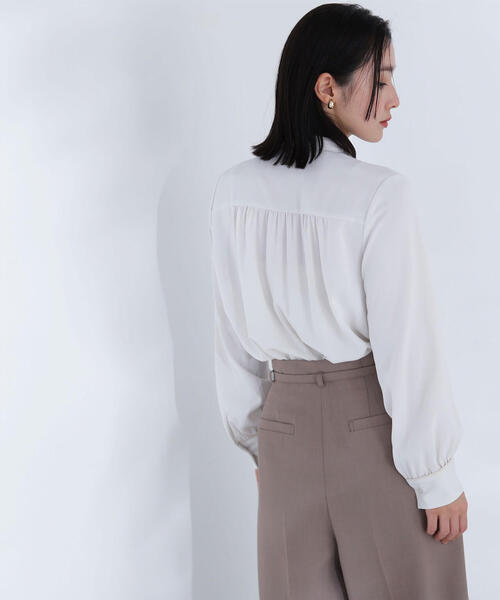 NATURAL BEAUTY BASIC（ナチュラルビューティーベーシック）の「◇バイカラートリミングブラウス（シャツ/ブラウス・レディース・ブルー系その他/ベージュ系その他/ホワイト系その他・MEDIUM/SMALL）」の7枚目の写真