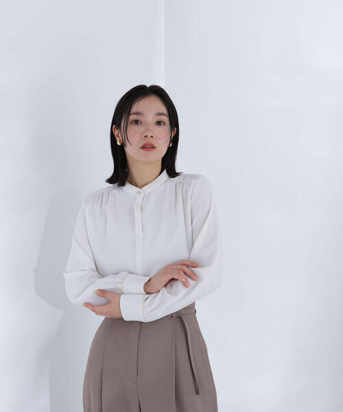 NATURAL BEAUTY BASIC（ナチュラルビューティーベーシック）の「◇バイカラートリミングブラウス（シャツ/ブラウス・レディース・ブルー系その他/ベージュ系その他/ホワイト系その他・MEDIUM/SMALL）」の9枚目の写真