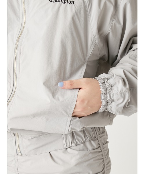 FRAY I.D（フレイアイディー）の「【Champion】ナイロンジャケット（ブルゾン・レディース・グレー/ブラック・FREE）」の9枚目の写真