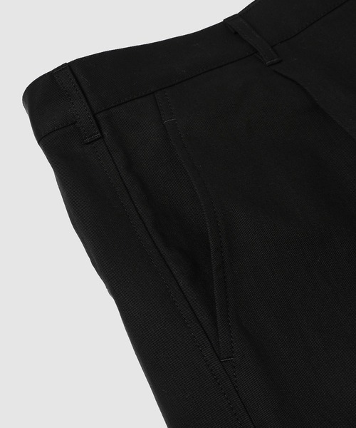 COMME des GARCONS HOMME（コム デ ギャルソン・オム）の「COTTON SERGE ONE TUCK PANTS（チノパンツ・メンズ・ブラック・S/M/XS/L）」の3枚目の写真