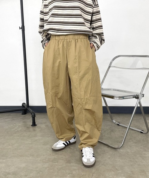 CRB(シーアールビー)の「カーブラインワイドパンツ(カーゴパンツ・レディース・ブラック/ブルー/グリーン/ベージュ/インディゴブルー/ダークグリーン/ダークベージュ・F)」の3枚目の写真