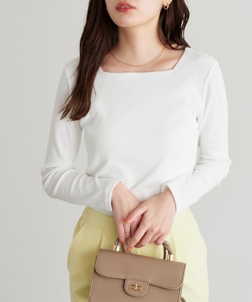 Pierrot(ピエロ)の「ネックが選べるテレコリブカットソー(Tシャツ/カットソー・レディース・ライトグレー/ブラック系その他/ブラウン/レッド/ベージュ系その他/レッド系その他/ライトグレー系/ネイビー系1/ベージュ系その他2/ホワイト系その他3/ライトグレー系2/ブラウン系その他3/レッド系その他3/ブラック系その他4/ベージュ系その他4/ブルー系3/ブラック/ライトベージュ/ホワイト×ブラック/ブラウン系/グレー系その他/その他/ブルー系その他2/ブラック系その他2/ブルー系その他4/ネイビー系3/ブラウン系その他4/レッド系その他4/ブルー系その他5/チャコールグレー/グレイッシュブルー/ネイビー系/ネイビー/ブルー系その他/ブルー系/グレー系その他2/その他1/ホワイト系その他2/ライトグレー系1/ブラウン系その他2/ネイビー系2/ベージュ系その他3/ブルー系2/ブラック系その他3/ライトグレー系3/ブルー系1/グレー系その他3/その他2/グレー系その他4/その他3/その他30/その他32/その他29/その他31/その他33/グレー系2/グレー系3/グレー系/グレー系1/ピンク系/ピンク系1/ピンク系2/ピンク系3/オフホワイト/ピンク系4/ホワイト系その他/ホワイト系その他4/グレー系4/レッド系その他5/レッド系その他6/レッド系その他7/グレー系その他6/ヘザーチャコール/チャコール/グレー系その他5/グレー系その他7/チェリーレッド/クリアレッド・M/L/LL/3L)」の2枚目の写真