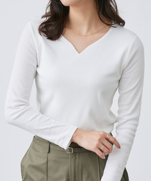 Pierrot(ピエロ)の「ネックが選べるテレコリブカットソー(Tシャツ/カットソー・レディース・ライトグレー/ブラック系その他/ブラウン/レッド/ベージュ系その他/レッド系その他/ライトグレー系/ネイビー系1/ベージュ系その他2/ホワイト系その他3/ライトグレー系2/ブラウン系その他3/レッド系その他3/ブラック系その他4/ベージュ系その他4/ブルー系3/ブラック/ライトベージュ/ホワイト×ブラック/ブラウン系/グレー系その他/その他/ブルー系その他2/ブラック系その他2/ブルー系その他4/ネイビー系3/ブラウン系その他4/レッド系その他4/ブルー系その他5/チャコールグレー/グレイッシュブルー/ネイビー系/ネイビー/ブルー系その他/ブルー系/グレー系その他2/その他1/ホワイト系その他2/ライトグレー系1/ブラウン系その他2/ネイビー系2/ベージュ系その他3/ブルー系2/ブラック系その他3/ライトグレー系3/ブルー系1/グレー系その他3/その他2/グレー系その他4/その他3/その他30/その他32/その他29/その他31/その他33/グレー系2/グレー系3/グレー系/グレー系1/ピンク系/ピンク系1/ピンク系2/ピンク系3/オフホワイト/ピンク系4/ホワイト系その他/ホワイト系その他4/グレー系4/レッド系その他5/レッド系その他6/レッド系その他7/グレー系その他6/ヘザーチャコール/チャコール/グレー系その他5/グレー系その他7/チェリーレッド/クリアレッド・M/L/LL/3L)」の5枚目の写真