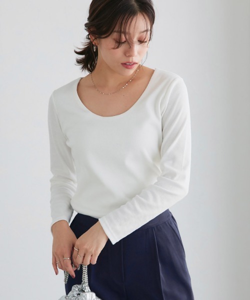 Pierrot(ピエロ)の「ネックが選べるテレコリブカットソー(Tシャツ/カットソー・レディース・ライトグレー/ブラック系その他/ブラウン/レッド/ベージュ系その他/レッド系その他/ライトグレー系/ネイビー系1/ベージュ系その他2/ホワイト系その他3/ライトグレー系2/ブラウン系その他3/レッド系その他3/ブラック系その他4/ベージュ系その他4/ブルー系3/ブラック/ライトベージュ/ホワイト×ブラック/ブラウン系/グレー系その他/その他/ブルー系その他2/ブラック系その他2/ブルー系その他4/ネイビー系3/ブラウン系その他4/レッド系その他4/ブルー系その他5/チャコールグレー/グレイッシュブルー/ネイビー系/ネイビー/ブルー系その他/ブルー系/グレー系その他2/その他1/ホワイト系その他2/ライトグレー系1/ブラウン系その他2/ネイビー系2/ベージュ系その他3/ブルー系2/ブラック系その他3/ライトグレー系3/ブルー系1/グレー系その他3/その他2/グレー系その他4/その他3/その他30/その他32/その他29/その他31/その他33/グレー系2/グレー系3/グレー系/グレー系1/ピンク系/ピンク系1/ピンク系2/ピンク系3/オフホワイト/ピンク系4/ホワイト系その他/ホワイト系その他4/グレー系4/レッド系その他5/レッド系その他6/レッド系その他7/グレー系その他6/ヘザーチャコール/チャコール/グレー系その他5/グレー系その他7/チェリーレッド/クリアレッド・M/L/LL/3L)」の7枚目の写真