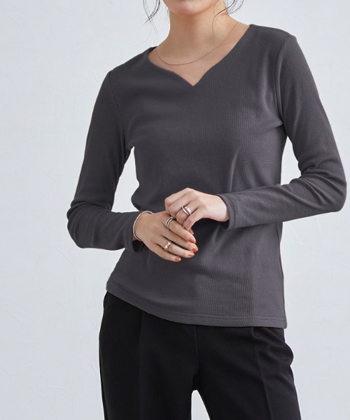 Pierrot(ピエロ)の「ネックが選べるテレコリブカットソー(Tシャツ/カットソー・レディース・ライトグレー/ブラック系その他/ブラウン/レッド/ベージュ系その他/レッド系その他/ライトグレー系/ネイビー系1/ベージュ系その他2/ホワイト系その他3/ライトグレー系2/ブラウン系その他3/レッド系その他3/ブラック系その他4/ベージュ系その他4/ブルー系3/ブラック/ライトベージュ/ホワイト×ブラック/ブラウン系/グレー系その他/その他/ブルー系その他2/ブラック系その他2/ブルー系その他4/ネイビー系3/ブラウン系その他4/レッド系その他4/ブルー系その他5/チャコールグレー/グレイッシュブルー/ネイビー系/ネイビー/ブルー系その他/ブルー系/グレー系その他2/その他1/ホワイト系その他2/ライトグレー系1/ブラウン系その他2/ネイビー系2/ベージュ系その他3/ブルー系2/ブラック系その他3/ライトグレー系3/ブルー系1/グレー系その他3/その他2/グレー系その他4/その他3/その他30/その他32/その他29/その他31/その他33/グレー系2/グレー系3/グレー系/グレー系1/ピンク系/ピンク系1/ピンク系2/ピンク系3/オフホワイト/ピンク系4/ホワイト系その他/ホワイト系その他4/グレー系4/レッド系その他5/レッド系その他6/レッド系その他7/グレー系その他6/ヘザーチャコール/チャコール/グレー系その他5/グレー系その他7/チェリーレッド/クリアレッド・M/L/LL/3L)」の17枚目の写真