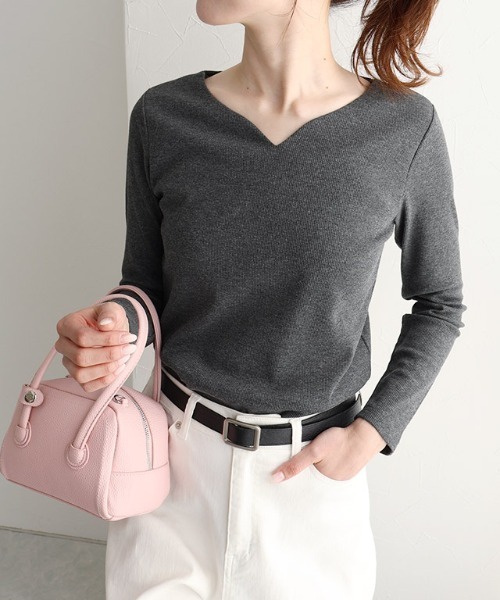 Pierrot(ピエロ)の「ネックが選べるテレコリブカットソー(Tシャツ/カットソー・レディース・ライトグレー/ブラック系その他/ブラウン/レッド/ベージュ系その他/レッド系その他/ライトグレー系/ネイビー系1/ベージュ系その他2/ホワイト系その他3/ライトグレー系2/ブラウン系その他3/レッド系その他3/ブラック系その他4/ベージュ系その他4/ブルー系3/ブラック/ライトベージュ/ホワイト×ブラック/ブラウン系/グレー系その他/その他/ブルー系その他2/ブラック系その他2/ブルー系その他4/ネイビー系3/ブラウン系その他4/レッド系その他4/ブルー系その他5/チャコールグレー/グレイッシュブルー/ネイビー系/ネイビー/ブルー系その他/ブルー系/グレー系その他2/その他1/ホワイト系その他2/ライトグレー系1/ブラウン系その他2/ネイビー系2/ベージュ系その他3/ブルー系2/ブラック系その他3/ライトグレー系3/ブルー系1/グレー系その他3/その他2/グレー系その他4/その他3/その他30/その他32/その他29/その他31/その他33/グレー系2/グレー系3/グレー系/グレー系1/ピンク系/ピンク系1/ピンク系2/ピンク系3/オフホワイト/ピンク系4/ホワイト系その他/ホワイト系その他4/グレー系4/レッド系その他5/レッド系その他6/レッド系その他7/グレー系その他6/ヘザーチャコール/チャコール/グレー系その他5/グレー系その他7/チェリーレッド/クリアレッド・M/L/LL/3L)」の21枚目の写真