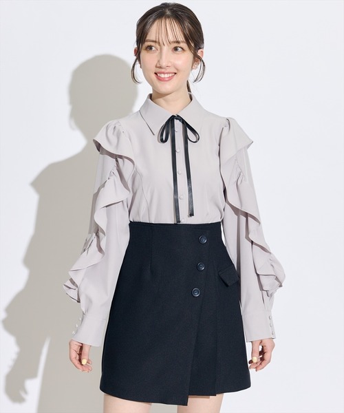 SWINGLE(スウィングル)の「ショルダーフリルナローリボンシャツブラウス(シャツ/ブラウス・レディース・ブラック/ブラック系その他5/オフホワイト/ラベンダー・FREE)」の7枚目の写真