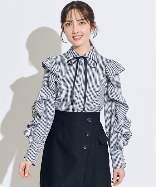 SWINGLE(スウィングル)の「ショルダーフリルナローリボンシャツブラウス(シャツ/ブラウス・レディース・ブラック/ブラック系その他5/オフホワイト/ラベンダー・FREE)」の18枚目の写真