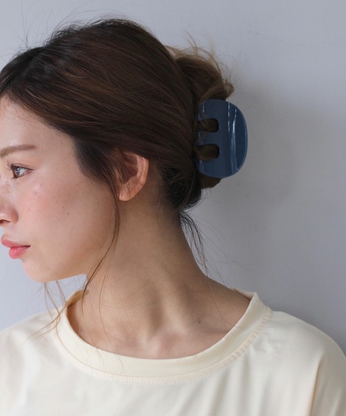 SANSeLF（サンセルフ）の「【SANSeLF】ニュアンスシャーククリップ sana25s017（バレッタ/ヘアクリップ・レディース・レッド/グリーン/ブラウン/ブラック/ブルー・FREE）」の4枚目の写真