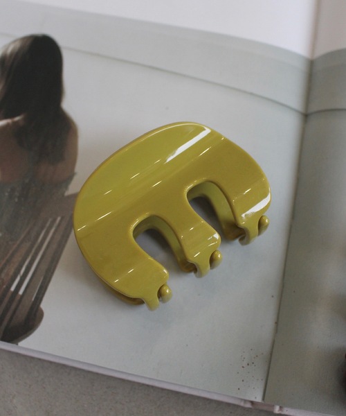 SANSeLF（サンセルフ）の「【SANSeLF】ニュアンスシャーククリップ sana25s017（バレッタ/ヘアクリップ・レディース・レッド/グリーン/ブラウン/ブラック/ブルー・FREE）」の3枚目の写真